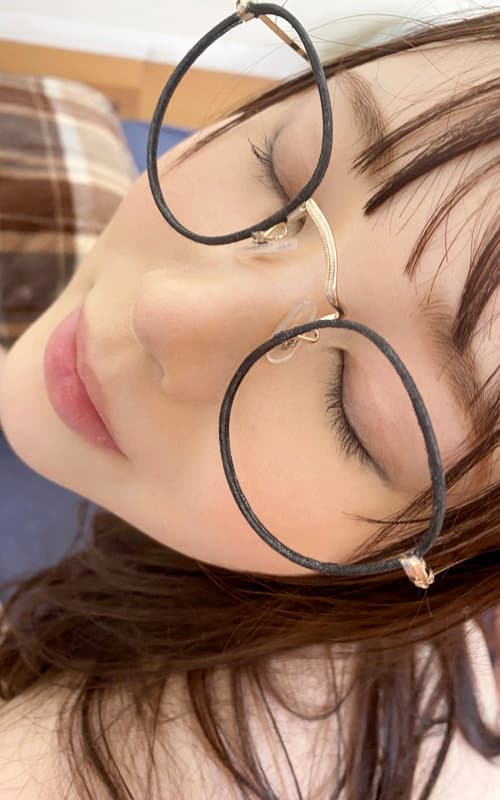 KIWVR-261 【VR】【ヤリマン数珠つなぎ】「あなたより極エロなヤリマン紹介してくれませんか？」セフレの友達はエロいのか！【文系女子大生】と出会ったその日に【絶頂連発】【中出し】【顔射】SEX！ ゆず