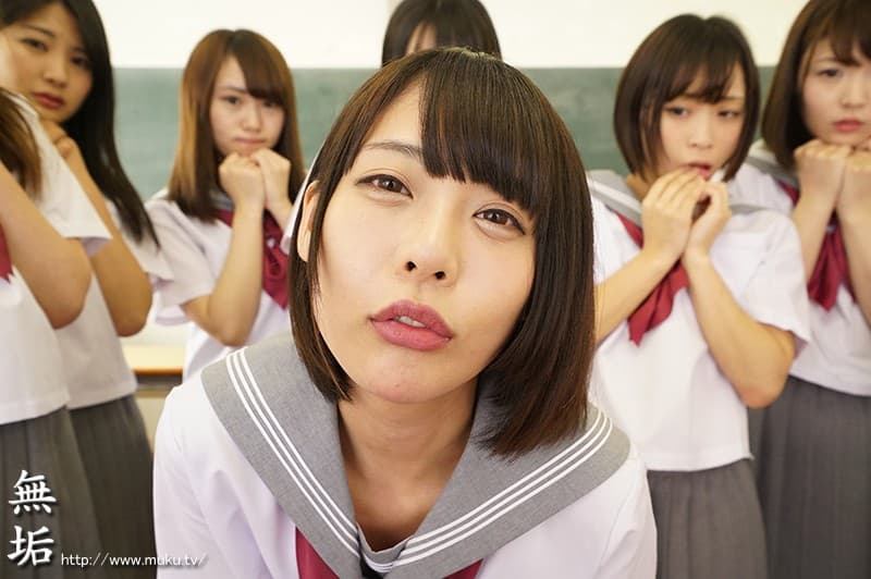 MUVR-002 【VR】【超長尺VR！】純粋無垢な制服美少女10人とハーレム学園生活 女の子たちの真っ白なパンティの匂いをリアルに感じる350分 超ド迫力でパンティを楽しむノーモザイクVR
