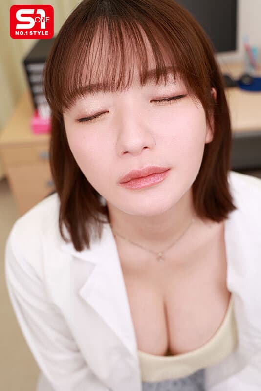 SIVR-385 【VR】胸の膨らみがエロすぎる！母性で癒してくれる男子に大人気な保健室の先生に抜け駆けしてこっそり童貞を奪ってもらった僕 鷲尾めい