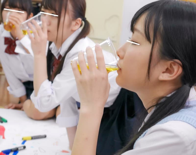 APVR-007 【VR】HQ超激的高画質 去年まで女子校だった学校で男子はボクら2人だけ！毎日イジメられてムカつくから文化祭の準備中に『睡眠薬』で全員眠らせてイタズラしまくり！ハメまくって復讐！！寝てるだけだとつまらないから『媚薬』も飲ませて強制発情！超淫乱に豹変した…VR