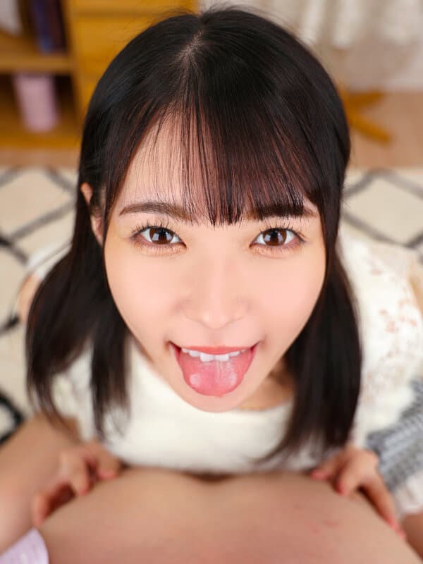 AJVR-190 【VR】ちゅぱコリ乳首イジられ声が出そうになる僕をベロキスで黙らせチ○ポがバカになってもチクパコをやめてくれない小悪魔チクビッチ 円井萌華