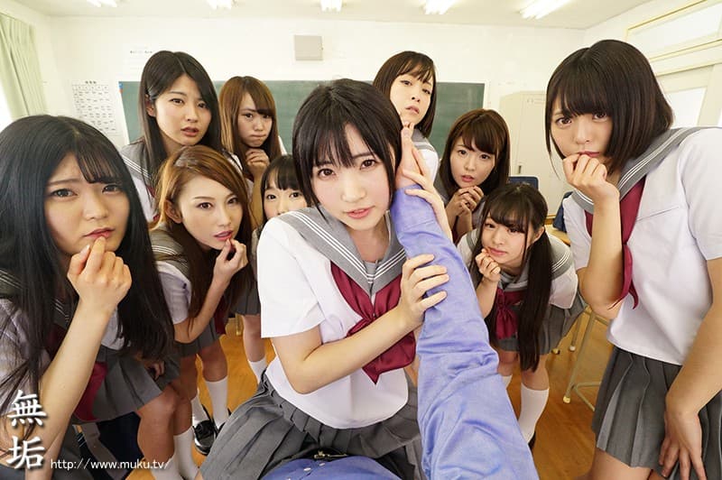 MUVR-002 【VR】【超長尺VR！】純粋無垢な制服美少女10人とハーレム学園生活 女の子たちの真っ白なパンティの匂いをリアルに感じる350分 超ド迫力でパンティを楽しむノーモザイクVR