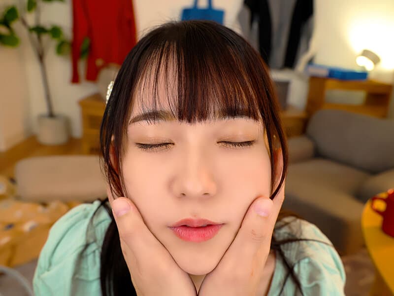 AJVR-189 【VR】目線逸らし禁止！目を見て話せない彼女の恥ずかしがり屋を直すためず～っと密着至近距離で見つめ合うイキ顔ガン見イチャラブSEX 円井萌華