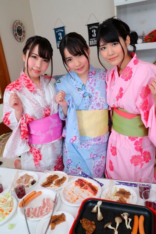 BZVR-013 【VR】花火と焼肉パーティーでどんだけ盛り上げても、女の子に気を使っても、結局モテるのはイケメンだと気づいた…。ただ、諦めずに肉食系女子に、焼肉を丁寧に提供していたら、イケメンは早漏で、欲求不満な女子たちが寄ってきた…。 玉木くるみ?枢木あおい?神宮寺ナオ