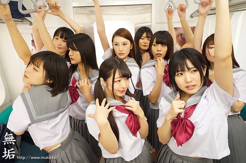 MUVR-002 【VR】【超長尺VR！】純粋無垢な制服美少女10人とハーレム学園生活 女の子たちの真っ白なパンティの匂いをリアルに感じる350分 超ド迫力でパンティを楽しむノーモザイクVR