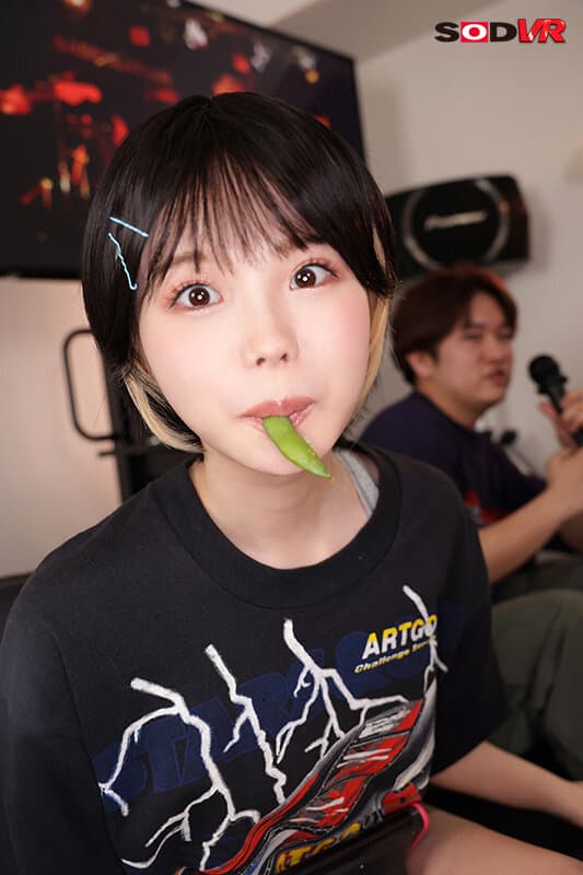 DSVR-1335 【VR】ビジュ最高女子のいちかちゃん カラオケで酔って寝てるサークルのみんなにバレないようにドちゃくそセックスした… ＃ボーイッシュ ＃カラオケSEX 松本いちか