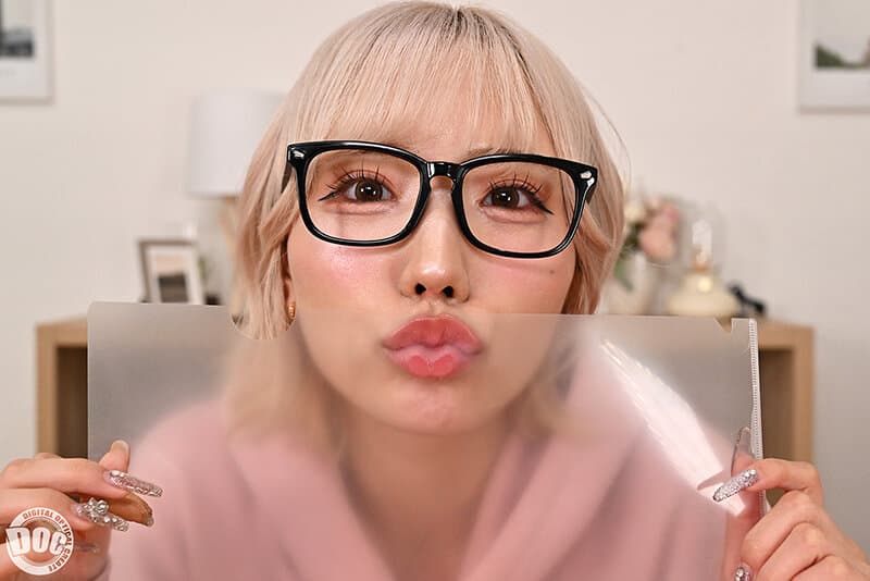 DEVR-013     【VR】「寒いしダルくて出れない」無気力ギャルとコタツ王様ゲームで密着汗だくSEX 春陽モカ