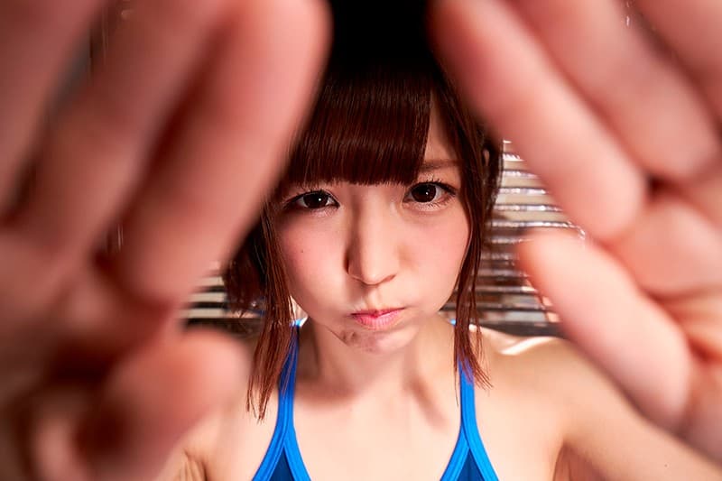 KBVR-028 【VR】水泳部の後輩きずぽんに告白したらまさかの両思い その場でイチャ×2していたら女子部員が入ってきたので急いで【ロッカーの中】に逃げ込むと、密室と急接近に堪らず勃起！！扉の向こうに女子部員がいるにも関わらず… 佐倉絆