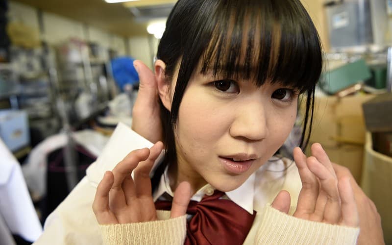 MGVR-005 【VR】地味可愛いサークルの後輩が階段掃除中にニーハイ太ももパンチラ！！ 「もしかして誘ってる？」と都合よく勘違いした俺が人目のつかなそうな場所で強引に押し倒したら向こうは向こうで「バレたらヤバい！」が先走ったつり橋効果テキメンで感じまくって… 鈴森ひなた