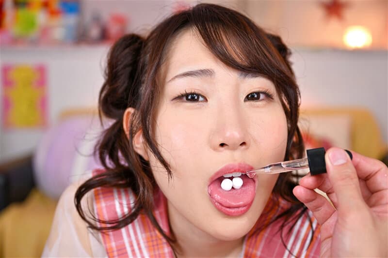 KIWVR-555 【VR】「誰にも言わないでね◆内緒だよ◆」【お触り禁止！本番禁止！】明るく元気な【ルーズソックスJ○】を媚薬で発情させるとエロエロ豹変！愛液ダダ漏れ早漏パイパンま○こを突きまくっておち○ぽ依存確定！【口内射精?中出し3発射】秘密の孕ませ禁断J○リ… 五十嵐清華