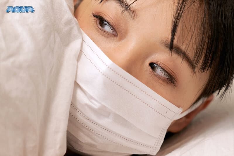 AQUCO-113【VR】【心の声が聞こえてくる VR】女（今日もみんな見てくれるかな…エッチな自撮りなんてやめた方がいいのはわかってるけどやめられないよ…あれ、誰か来た…あいつ来るの今日だっけ…ヤバ…思わず寝たふりしたけど大丈夫だよね…） 花音うらら