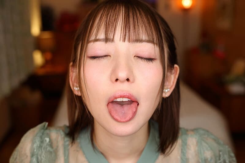 URVRSP-467【VR】【8K VR】同窓会で再会した元彼女が婚約中のボクに迫ってきた話…西元めいさ