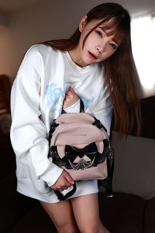 BIBIVR-164【VR】ぐちゃパコ 同接最大50人のザコメス配信者はゲームに廃課金したくてオジサン宅で媚薬?ごっくん?放尿?生中出し みお