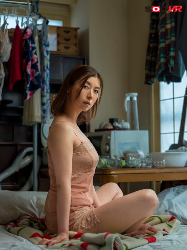 DSVR-1382【VR】貧困母子家庭 狭い部屋で暮らす母子は、寂しさをまぎらすために貪り合うようにいつもセックスをしている 加藤ツバキ