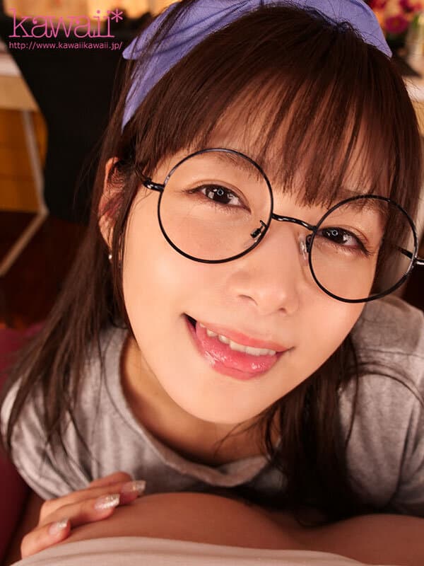 KAVR-427  【VR】エロ漫画家‘こんぴか先生’のアシスタントに入った僕はエロネタ検証と称して夜な夜なチ●ポを差し出しアトリエで先生のおもちゃにされています。 紺野ひかる