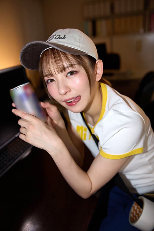 URVRSP-471  【VR】【8K VR】いつも応援してくれる後輩のボーイッシュADと会社でサシ飲み午前2時。この後、密着ハグして唇腫れるほどベロキスしたし、ゴムも付けずに滅茶苦茶中出しセックスした。 めいさちゃん