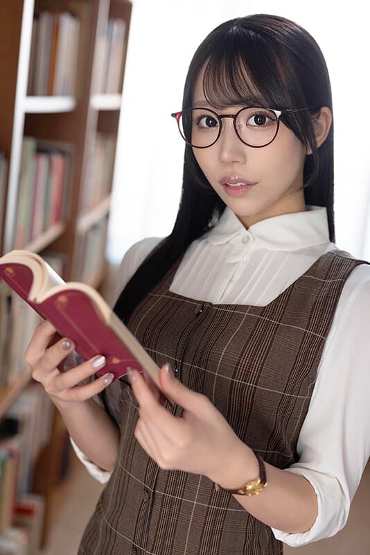 SAVR-673  【VR】むっつり文学部女子の淫語研究。純文学の卑猥な文章を教授とたどり、秘めたエロスを覚醒させる淫らな囁き。 尾崎えりか