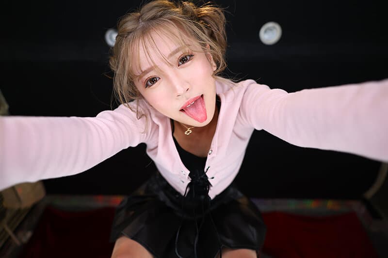 URVRSP-465  【VR】【8K VR】超天井特化JOI！トロ甘イジワルSギャルに圧迫見下ろしされながら、淫語交じりの淫靡手コキ×濃蜜フェラ×ヌチュクチュ密着騎乗位でエンドレス射精管理されちゃえ！ 小那海あや