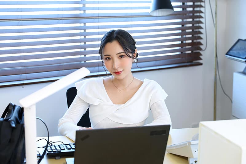 URVRSP-476  【VR】【8K VR】僕が夜通し仕事に没頭できるのは、漫画BODYな女上司が、みんなが帰った後に超天井特化アングル‘よしよーし‘おっぱい吸い杭打ちピストンで無限に射精させられるから。北野未奈