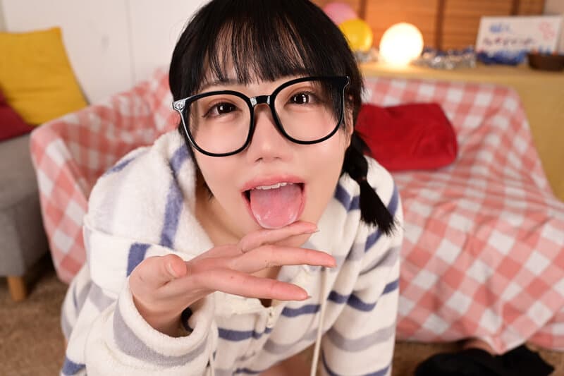 VRPRD-115  【VR】【8K】地下ドルの唾液たっぷり◆キスキス騎乗位VRベロチュウ接近?唾飲み放題?圧倒的多幸感【裏OP?初回限定】真面目な地下ドルのエロすぎる濃厚体液交換にトロけ過ぎて沼ってしまった僕『やや』