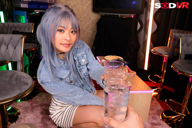 DSVR-1771 【VR】【8K】ちぃーす！ボイーン！☆離婚してから爆モテ急上昇中☆オッパイでっかいカラオケ同伴バツイチ巨乳ギャルと生中OK密室SEX