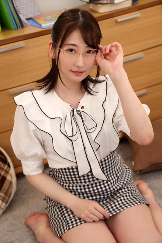 SPIVR-036 【VR】蠱惑SMILE メガネ家庭教師が年下男子に優しくささやき淫語誘惑 末広純