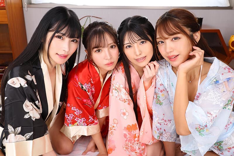 URVRSP-438 【VR】【8K VR】4人のヤリマン女子大生たちと行く抜かれまくりハメまくり温泉合宿