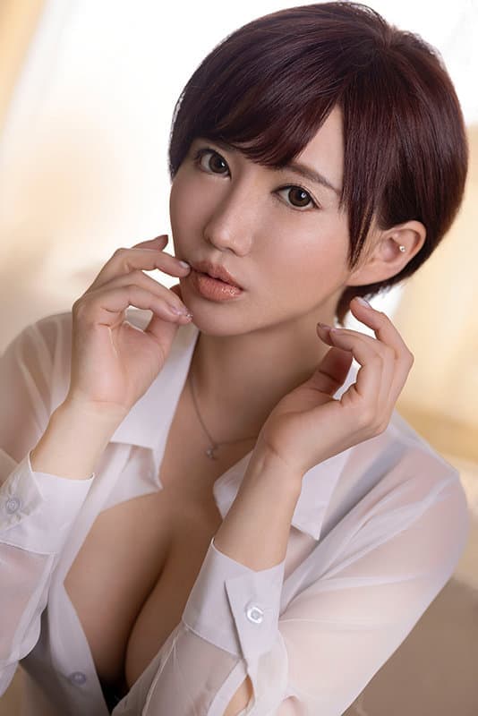 BIBIVR-025 【VR】上質な『唇』と『舌』でしなやかに奏でる濃密フェラチオclub 里美ゆりあ