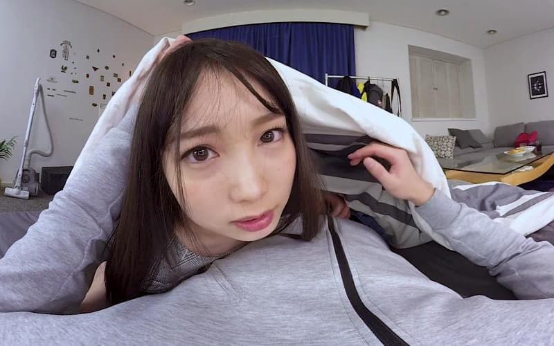 KOLVR-032 【VR】長尺VR 『神展開！』五反田駅で終電を逃した女子大生2人に「大丈夫ですか？」と声をかけたら、「朝までプラプラする」というので危ないから僕の家で始発まで…と連れて帰ったら思わぬ展開でハーレム状態でナマ中出ししちゃった俺。