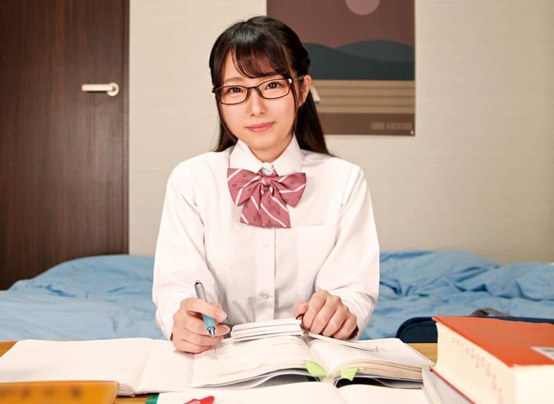 ROYVR-003 【VR】HQ超激的高画質 『もっと激しく突いて！まさか私がこんなにエッチだなんてクラスの誰も思ってないよね？』ボクの彼女はクラスでごくごく普通の地味目な女子…。教室で全く目立った存在では…そんな隠れヤリマンな彼女と汗をかくほどの激しいエッチをしまくるVR 平花