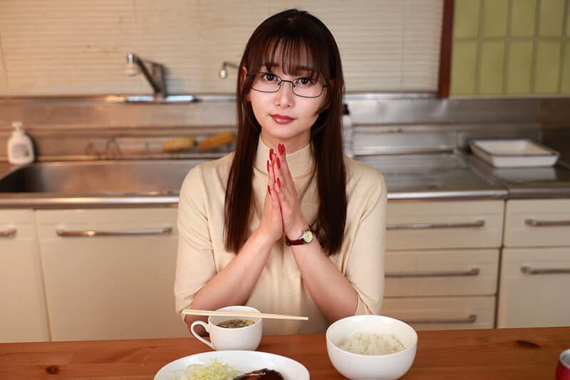 SAVR-769 【VR】平时沉默寡言、冷冰冰的女友，因不习惯喝酒而失控…她一反常态，放荡地向我求爱，上演了一场饥渴的激情交合。静河