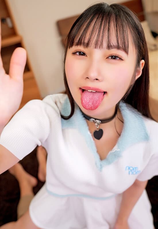 AJVR-282 【VR】发情期爱吐舌头的小母狗女友 欲求不满流着口水索吻→全程吐舌垂涎欲滴的迷离高潮脸 面对面性爱中出&舌上射精吞咽 松井日奈子