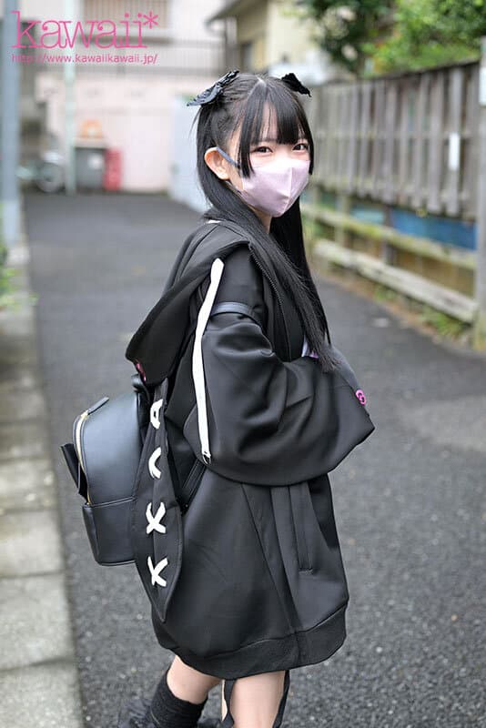 KAVR-408 【VR】面具少女雏乃酱 甜美稚嫩的声音、丰满的乳房、地雷系妆容…无家可归的离家少女