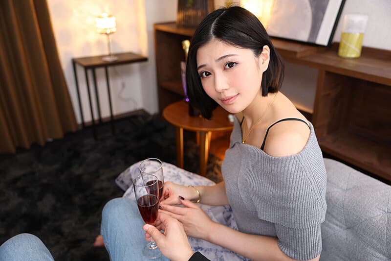 URVRSP-489 【VR】【8K VR】初次使用交友APP的男大学生被湿滑舌尖口交榨干，欲壑难填的淫乱性狂人妻真野祈贪婪索求精液，口与私处皆填满肉棒