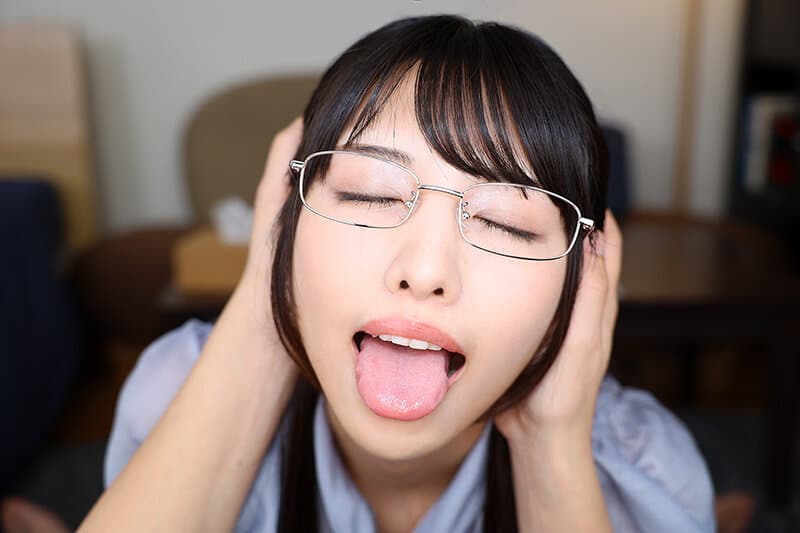 URVRSP-363 【VR】【8K VR】我最喜欢的家教姐姐：数日缠绵亲吻调教，让她在舌吻高潮中失禁。眼镜女大学生 诗织