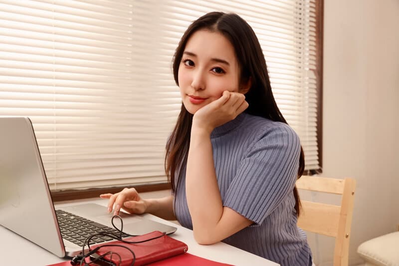 KIWVR-791 【VR】与居家办公的巨乳女友月野霞的同居生活