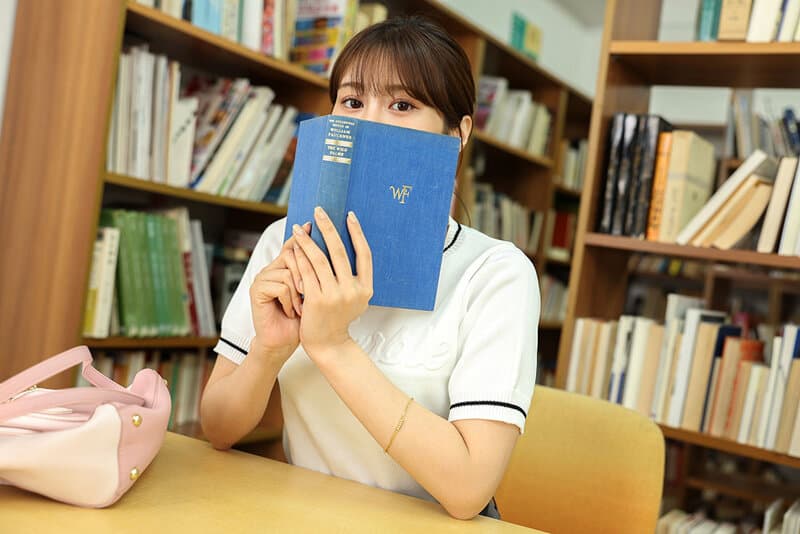 SAVR-573 【VR】你…是我的推。被大学里首屈一指的高岭之花表白，出于兴趣将她发展成了性伴侣，然而…我的感情可能已经逆转，陷入她满溢的“大喜欢之吻”中。鳳みゆ