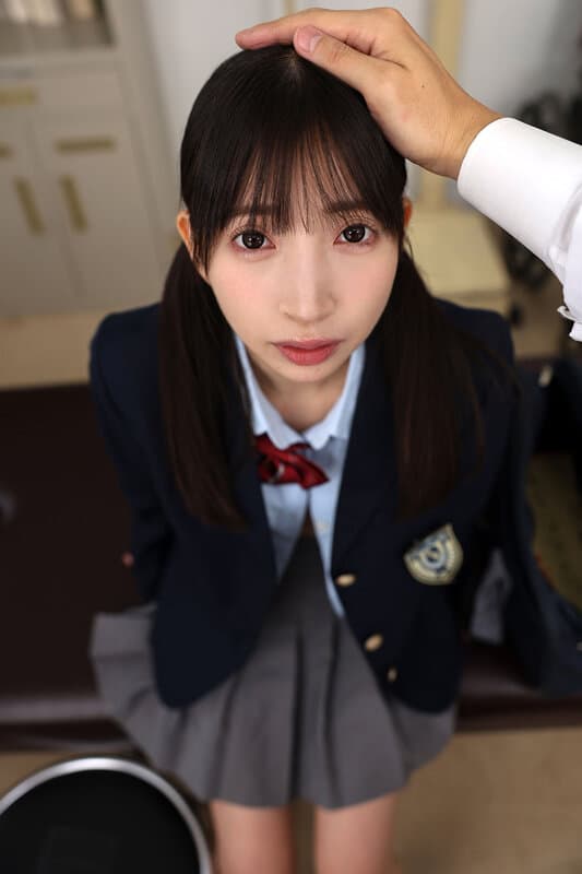 SAVR-579 【VR】这里是欺凌受害者的避难所。从入学之初就备受关照的瘦弱女孩，如今已成为毫无猜疑的顺从少女。