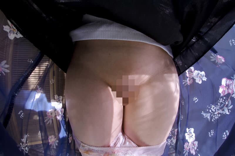 KOMZ-095 【VR】想潜入裙底 更希望能脱下内裤