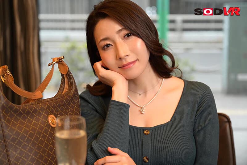 DSVR-1134 [VR] [进化奇闻趣事] 我遇到的沮丧的总统夫人，我遇到了一个可穿戴的 VR 应用程序。成人午餐约会。在酒店暴露醉酒的愚蠢行为。光 34 岁