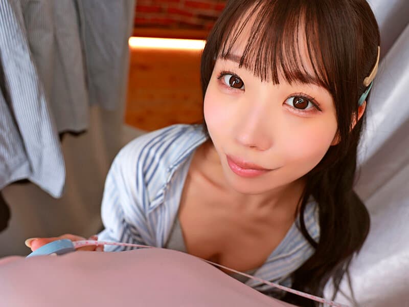 AJVR-272 【VR】美女店员用换装视频吸引顾客，意外勃起后引发试衣间激情，尾崎绘里花