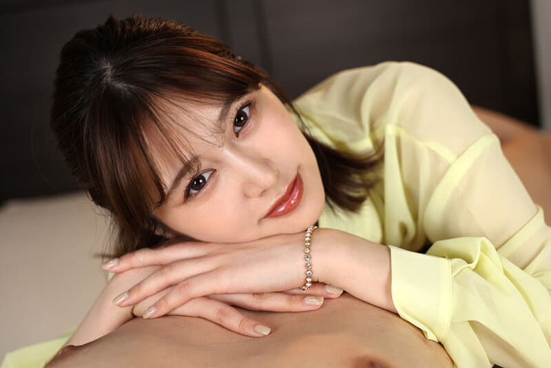 SAVR-573 【VR】你…是我的推。被大学里首屈一指的高岭之花表白，出于兴趣将她发展成了性伴侣，然而…我的感情可能已经逆转，陷入她满溢的“大喜欢之吻”中。鳳みゆ