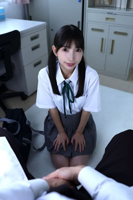 SAVR-579 【VR】这里是欺凌受害者的避难所。从入学之初就备受关照的瘦弱女孩，如今已成为毫无猜疑的顺从少女。