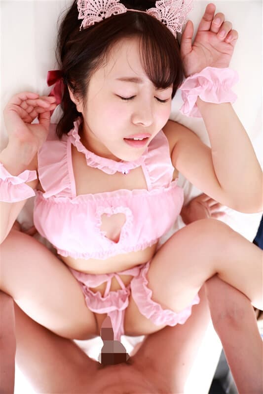 KIWVR-625 深月めい【VR】小さくて可愛い肉尻美巨乳のアイドル級の美童顔セフレと【J〇制服?体操着?逆バニー?裸エプロン?巫女?猫耳?サキュバス】7コス変化SEX！潮吹きしちゃう激イキ早漏おマ〇コを無我夢中で突いてイカせまくった【口内射精?挟射?中出し5発射?一撃顔射】