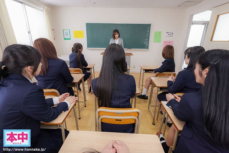 HNVR-150     【VR】席替えVR 男は僕ひとりだけのクラスであの子もこの子も僕の隣の席をねらってる！？ 松本いちか