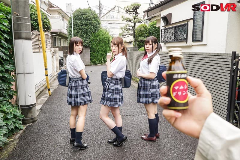 DSVR-316 【VR】露出狂VR 女子校に潜り女子○生にち○ぽ丸出しセンズリ見せつけろ！ ※新技術 人物一体型VRカメラ使用で超シンクロ率120％