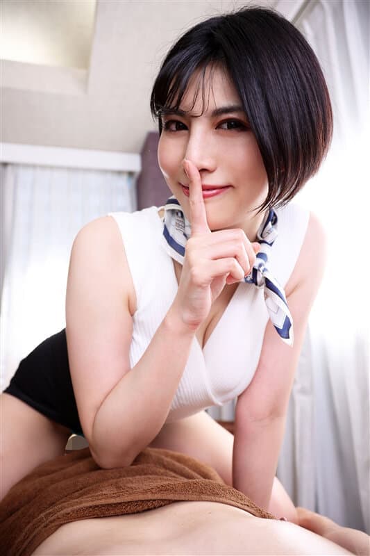 KIWVR-720 【VR】彼女が至近距離にいるのに高身長スリム美巨乳S級美女にこっそり生チ〇ポを挿入され中出ししまくったNTRペアルームエステ 九十九メイ