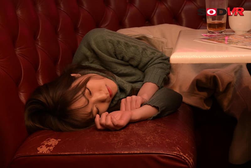 DSVR-966 【VR】寝てる女子に顔射 カラオケ、ファミレス、車中泊…そこら辺で寝てる女子に顔射して猛ダッシュで逃げた結果www【全編ワイの本物ザーメンお顔発射www】