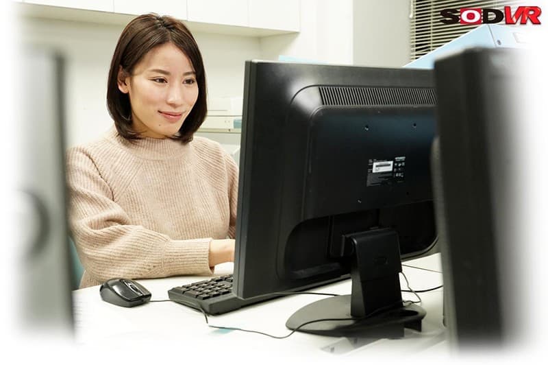 DSVR-915 【VR】なめらかな移動?よりリアルに近づいた高画質の進化系ハメ撮りVR！ 人妻ひかるさんとアフター5不倫 小西ひかる