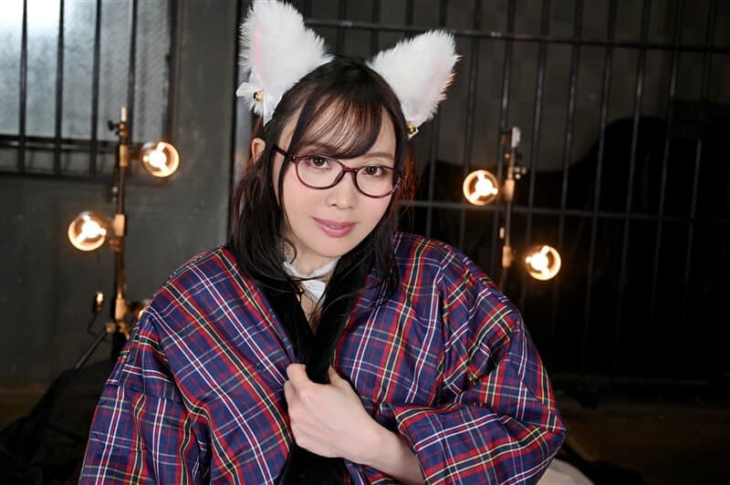 NKKVR-034 【VR】ダサくて根暗な従順年上女（むっつりスケベ）に僕好みのエロい格好させたらムラムラMAX！【超肉感特化コミュ障美女】僕だけの肉オナホだから本命彼女には出来ない身勝手な行為を繰り返した。 辻芽愛里